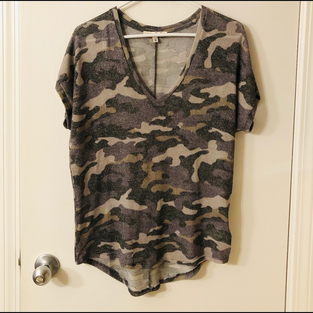 Express Camouflage Short Sleeve Knit Top Sz XS